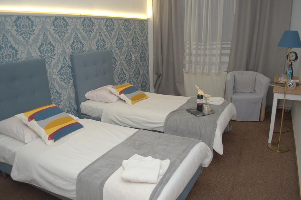 Acwador Hotel Pleszew Exterior photo